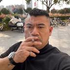璀璨孤狼头像