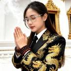 Nina头像