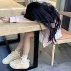 秋天在秋雨绵绵中回躺头像