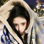 她总爱捂嘴笑头像