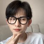 偏爱腹肌型娇俏小奶狗头像