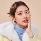 爱看短剧的美女头像