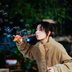 逆光下的微笑头像