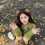 沉迷于短剧的女孩👧头像