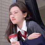 在爱也不说。头像