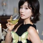 风在摇她的叶子🍀头像